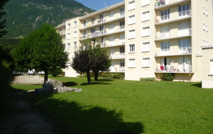 Appartement P4   SASSENAGE  66 m2 675 € 